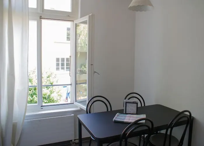 - Inkl Parking And Ticket *